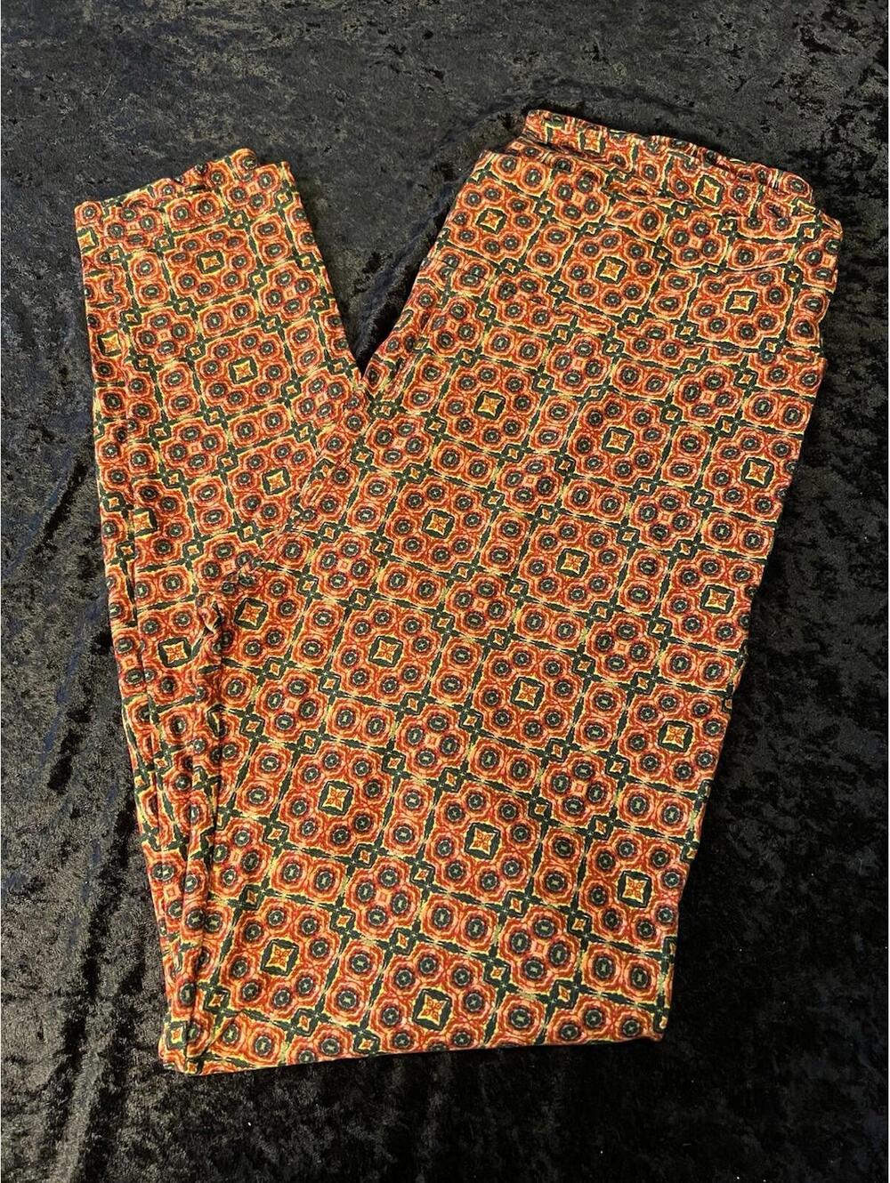 LuLaRoe Leggings Tall & Curvy TC Medallions Red Green Black High Rise NWOT